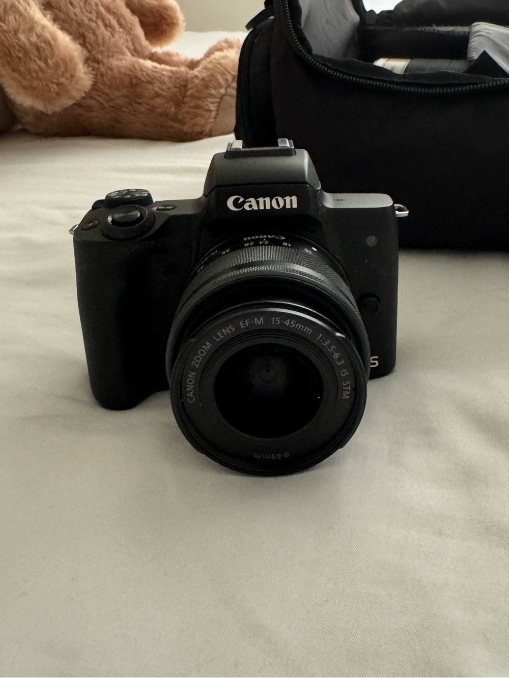 Canon Mirrorless Camera with 15-45mm Lens - Black